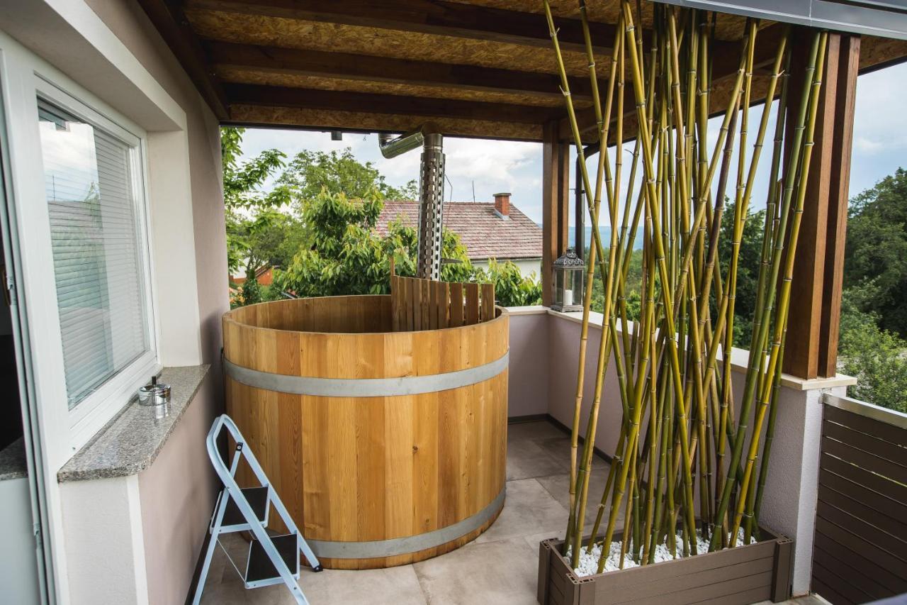 Apartment Ma&Ja With Hot Tub Metlika Eksteriør bilde